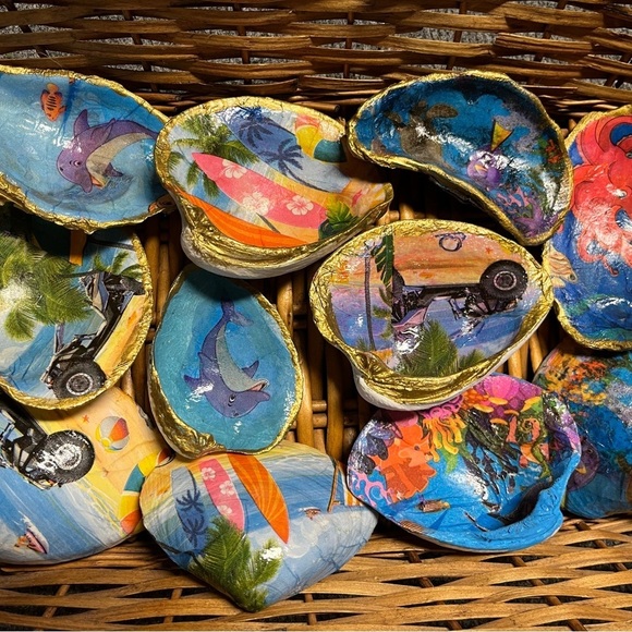 Hand Crafted Decoupage Gold and Blue Trinket Dish Shell - Picture 7 of 13